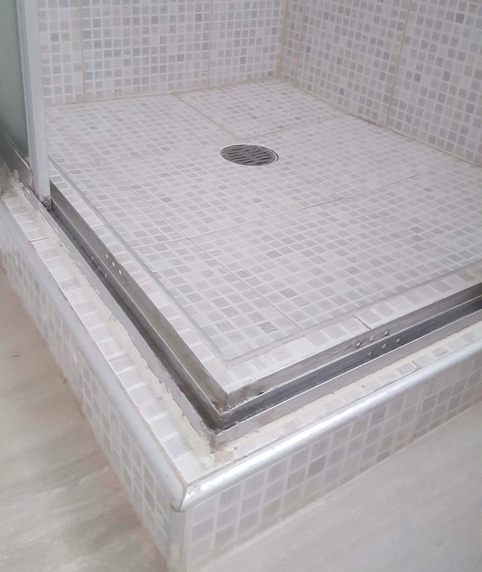 Impermeabilización charolas de baño - EK4 Diseño y Construcción